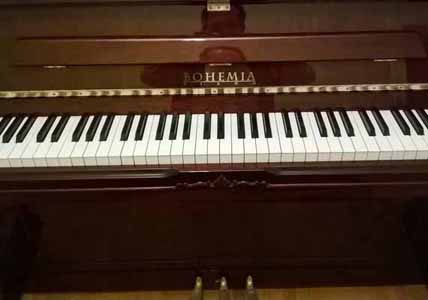 E10